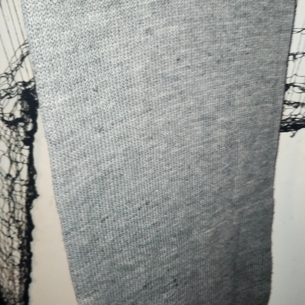 ✨️Gray Knit Scarf with Black Accent✨️ - Picture 4 of 6